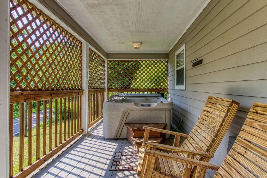 River Song, Near River, Hot Tub, Foosball, Wifi 1089 Free Tickets Each Paid Day, Dollywood And More Sevierville Exterior photo